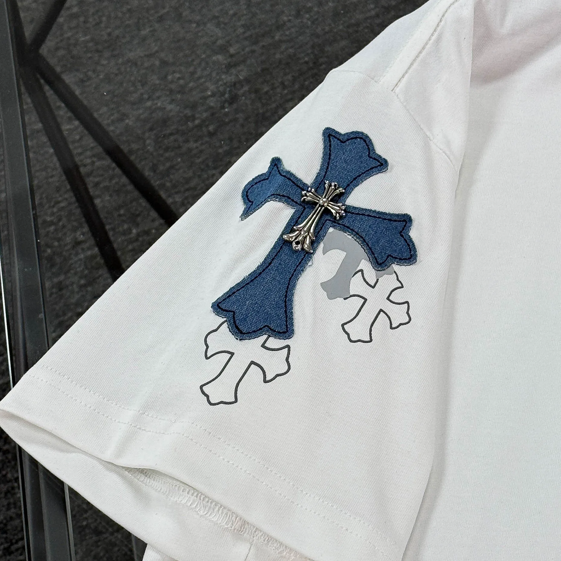 P180 Chrome hearts 25 high version fabrics made of 300 grams of high-density cotton, no deformation, no shrinkage, complete with three labels, same style for men and women, process; printing + denim patch embroidery process + original metal label Color: black white khaki SIZE: S-XL
